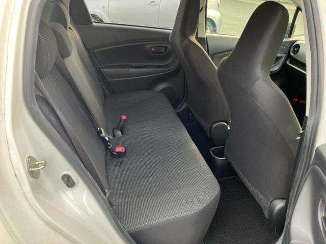 ヴィッツ Ｆ　新品タイヤ／保証書／社外　ＳＤナビ／Ｂｌｕｅｔｏｏｔｈ接続／ＥＴＣ／ＥＢＤ付ＡＢＳ／横滑り防止装置／アイドリングストップ／ワンセグＴＶ／エアバッグ　運転席／エアバッグ　助手席／衝突安全ボディ（5枚目）