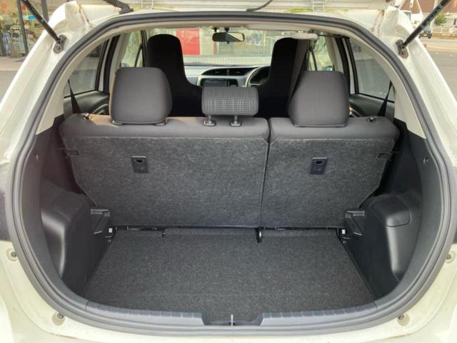 ヴィッツ Ｆ　新品タイヤ／保証書／社外　ＳＤナビ／Ｂｌｕｅｔｏｏｔｈ接続／ＥＴＣ／ＥＢＤ付ＡＢＳ／横滑り防止装置／アイドリングストップ／ワンセグＴＶ／エアバッグ　運転席／エアバッグ　助手席／衝突安全ボディ（8枚目）