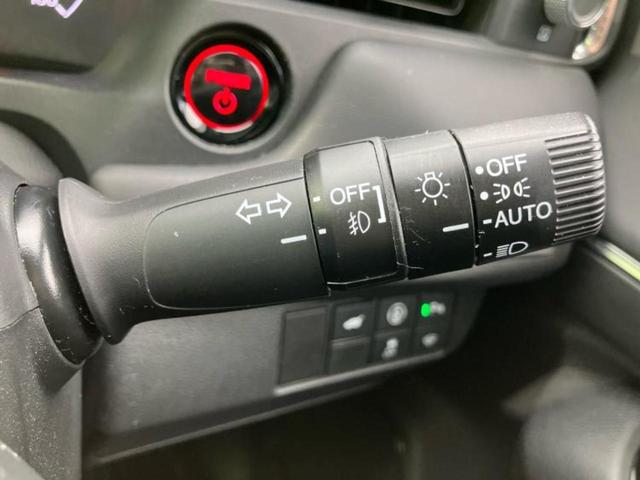 ヴェゼル ｅＨＥＶ　Ｚ　新品タイヤ／無限エアロ／保証書／純正　９インチ　ＳＤナビ／ホンダセンシング／シートヒーター　前席／車線逸脱防止支援システム／シート　ハーフレザー／電動バックドア／ドライブレコーダー　前後　フルエアロ（16枚目）