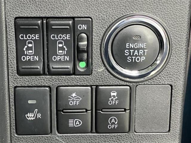 WECARSの展示場では実際に見て、触ってお車をお選びいただけます!知識の豊富な営業スタッフが様々なカーライフをご提案いたします!