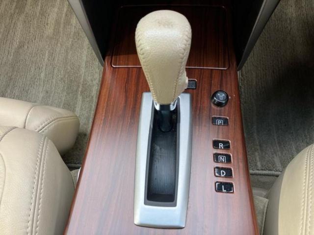 ティアナ 250XLプレミアムセレクション 保証書/純正 HDDナビ/シート フルレザー/ヘッドランプ HID/EBD付ABS/フロントモニター/バックモニター/フルセグTV/エアバッグ 運転席/エアバッグ 助手席 革シート バックカメラ(17枚目)