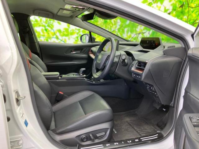 プリウス Ｚ　保証書／ディスプレイオーディオ＋ナビ１２．３インチ／トヨタセーフティセンス／エアーシート　前席／パノラミックビューモニター／車線逸脱防止支援システム／シート　合皮　衝突被害軽減システム　全周囲カメラ（5枚目）