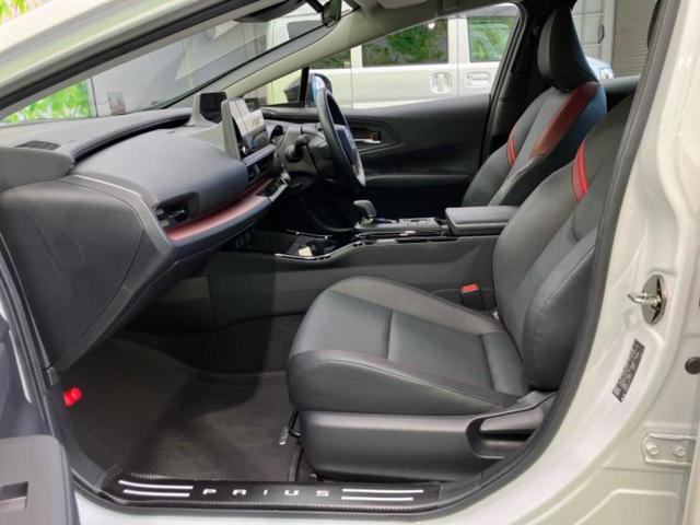 プリウス Ｚ　保証書／ディスプレイオーディオ＋ナビ１２．３インチ／トヨタセーフティセンス／エアーシート　前席／パノラミックビューモニター／車線逸脱防止支援システム／シート　合皮　衝突被害軽減システム　全周囲カメラ（7枚目）