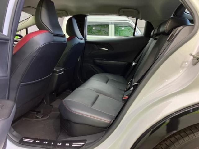 プリウス Ｚ　保証書／ディスプレイオーディオ＋ナビ１２．３インチ／トヨタセーフティセンス／エアーシート　前席／パノラミックビューモニター／車線逸脱防止支援システム／シート　合皮　衝突被害軽減システム　全周囲カメラ（8枚目）