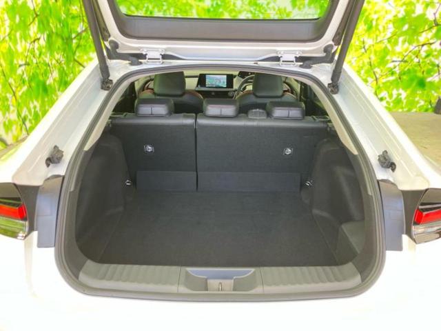 プリウス Ｚ　保証書／ディスプレイオーディオ＋ナビ１２．３インチ／トヨタセーフティセンス／エアーシート　前席／パノラミックビューモニター／車線逸脱防止支援システム／シート　合皮　衝突被害軽減システム　全周囲カメラ（19枚目）