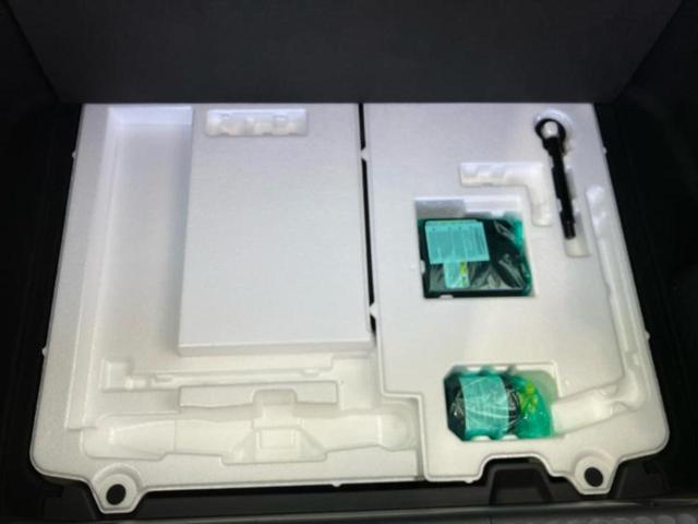 プリウス Ｚ　保証書／ディスプレイオーディオ＋ナビ１２．３インチ／トヨタセーフティセンス／エアーシート　前席／パノラミックビューモニター／車線逸脱防止支援システム／シート　合皮　衝突被害軽減システム　全周囲カメラ（25枚目）