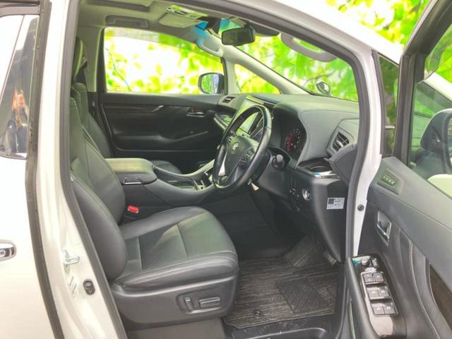 アルファード Ｓ　Ｃパッケージ　新品タイヤ／ツインムーンルーフ／保証書／純正　８インチ　ＳＤナビ／フリップダウンモニター　純正　１２．１インチ／トヨタセーフティセンス／両側電動スライドドア／シートヒーター　前席　サンルーフ　ＥＴＣ（4枚目）