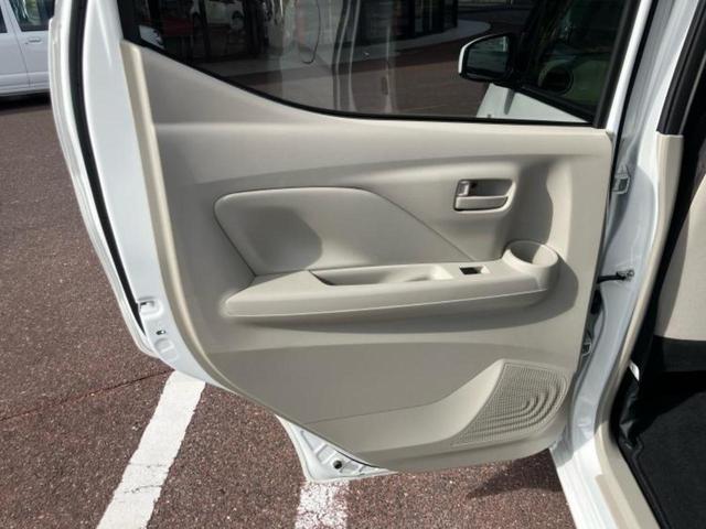 デイズ Ｓ　新品タイヤ／保証書／エマージェンシーブレーキ／車線逸脱防止支援システム／ＥＢＤ付ＡＢＳ／横滑り防止装置／アイドリングストップ／衝突安全ボディ／パワーウインドウ／キーレスエントリー／パワーステアリング（27枚目）