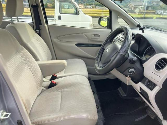 eKワゴン E 保証書/EBD付ABS/エアバッグ 運転席/エアバッグ 助手席/衝突安全ボディ/パワーウインドウ/キーレスエントリー/パワーステアリング/マニュアルエアコン/取扱説明書/セキュリティアラーム(4枚目)