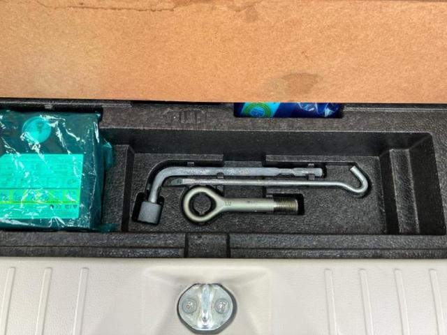 eKワゴン E 保証書/EBD付ABS/エアバッグ 運転席/エアバッグ 助手席/衝突安全ボディ/パワーウインドウ/キーレスエントリー/パワーステアリング/マニュアルエアコン/取扱説明書/セキュリティアラーム(24枚目)