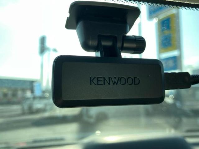 ＷＥＣＡＲＳでは各商談席に大型モニターをご用意しております！見やすい大画面でゆったりと全国の在庫をご覧いただけます！是非ご来店お待ちしております！