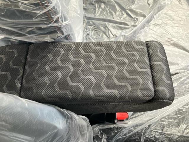 スペーシアギア ４ＷＤハイブリッドＸＺ　保証書／純正　９インチ　メモリーナビ／デュアルカメラブレーキサポート（スズキ）／両側電動スライドドア／シートヒーター　前席／全方位モニター／車線逸脱防止支援システム　全周囲カメラ　登録／届出済未使用車（31枚目）