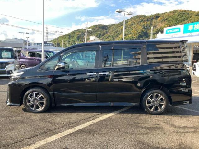 ヴォクシー ＺＳキラメキ２　新品タイヤ／保証書／社外　１０インチ　ＳＤナビ／フリップダウンモニター　社外　１０．１インチ／トヨタセーフティセンス／両側電動スライドドア／車線逸脱防止支援システム／ヘッドランプ　ＬＥＤ　バックカメラ（2枚目）