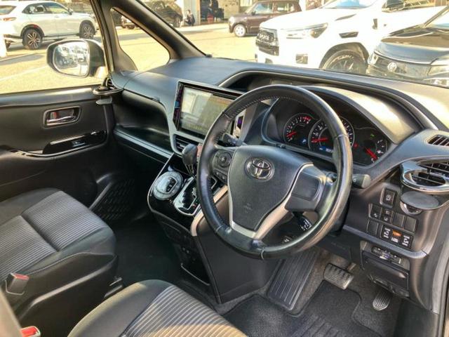 ヴォクシー ＺＳキラメキ２　新品タイヤ／保証書／社外　１０インチ　ＳＤナビ／フリップダウンモニター　社外　１０．１インチ／トヨタセーフティセンス／両側電動スライドドア／車線逸脱防止支援システム／ヘッドランプ　ＬＥＤ　バックカメラ（4枚目）