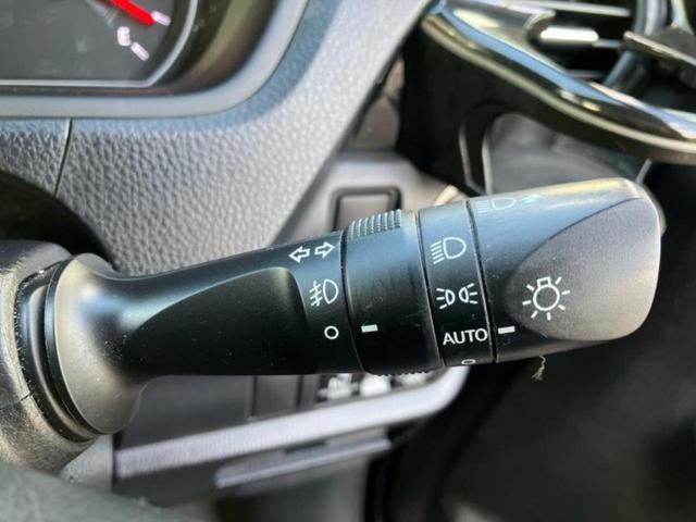 ヴォクシー ＺＳキラメキ２　新品タイヤ／保証書／社外　１０インチ　ＳＤナビ／フリップダウンモニター　社外　１０．１インチ／トヨタセーフティセンス／両側電動スライドドア／車線逸脱防止支援システム／ヘッドランプ　ＬＥＤ　バックカメラ（16枚目）