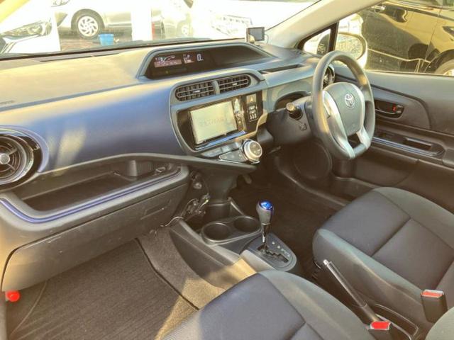 アクア Ｓ　新品タイヤ／純正　ＳＤナビ／ドライブレコーダー　社外／Ｂｌｕｅｔｏｏｔｈ接続／ＥＴＣ／ＥＢＤ付ＡＢＳ／横滑り防止装置／アイドリングストップ／バックモニター／フルセグＴＶ／ＤＶＤ／禁煙車　バックカメラ（6枚目）