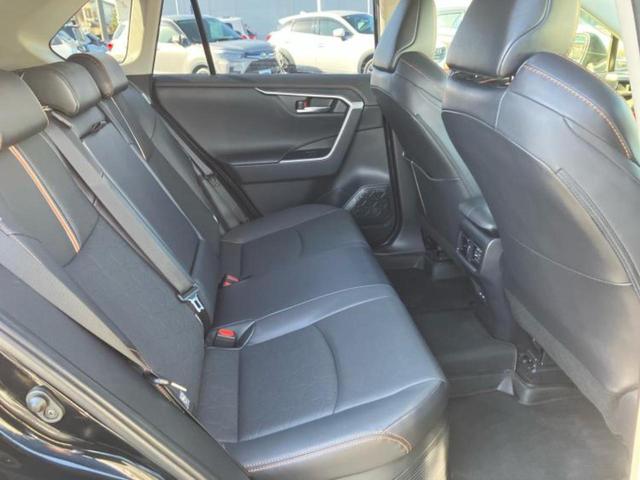 RAV4 4WDハイブリッドアドベンチャー 新品タイヤ/社外エアロ/保証書/ディスプレイオーディオ+ナビ/デジタルインナーミラー/トヨタセーフティセンス/シートヒーター/車線逸脱防止支援システム/シート 合皮/ヘッドランプ LED バックカメラ(5枚目)