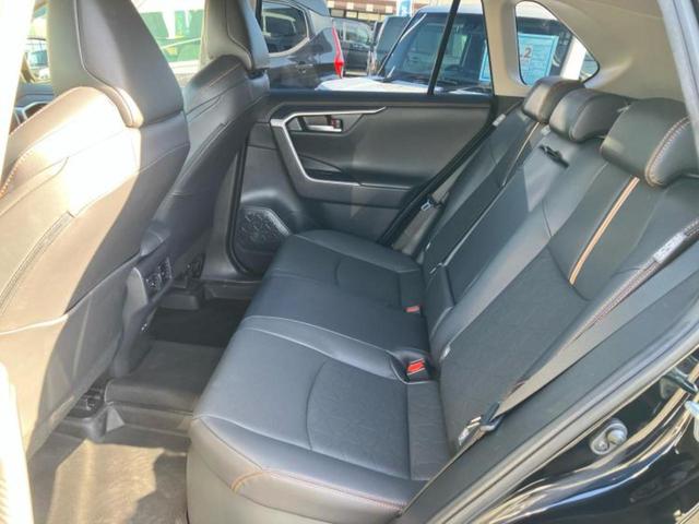 RAV4 4WDハイブリッドアドベンチャー 新品タイヤ/社外エアロ/保証書/ディスプレイオーディオ+ナビ/デジタルインナーミラー/トヨタセーフティセンス/シートヒーター/車線逸脱防止支援システム/シート 合皮/ヘッドランプ LED バックカメラ(7枚目)