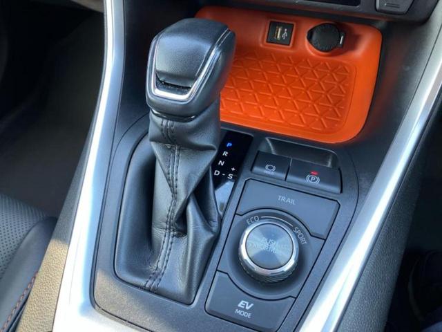RAV4 4WDハイブリッドアドベンチャー 新品タイヤ/社外エアロ/保証書/ディスプレイオーディオ+ナビ/デジタルインナーミラー/トヨタセーフティセンス/シートヒーター/車線逸脱防止支援システム/シート 合皮/ヘッドランプ LED バックカメラ(27枚目)