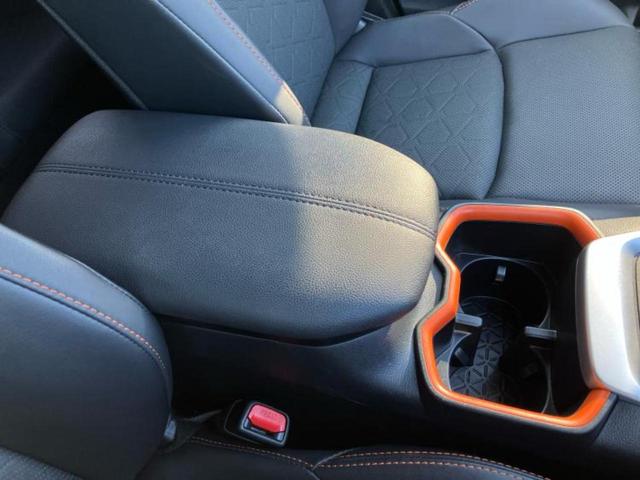 RAV4 4WDハイブリッドアドベンチャー 新品タイヤ/社外エアロ/保証書/ディスプレイオーディオ+ナビ/デジタルインナーミラー/トヨタセーフティセンス/シートヒーター/車線逸脱防止支援システム/シート 合皮/ヘッドランプ LED バックカメラ(35枚目)