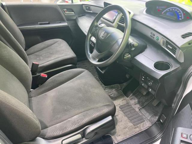 フリード Ｇジャストセレクション　新品タイヤ／純正　ＳＤナビ／電動スライドドア／ドライブレコーダー　社外／Ｂｌｕｅｔｏｏｔｈ接続／ＥＴＣ／ＥＢＤ付ＡＢＳ／バックモニター／ワンセグＴＶ／ＤＶＤ／エアバッグ　運転席／エアバッグ　助手席（4枚目）