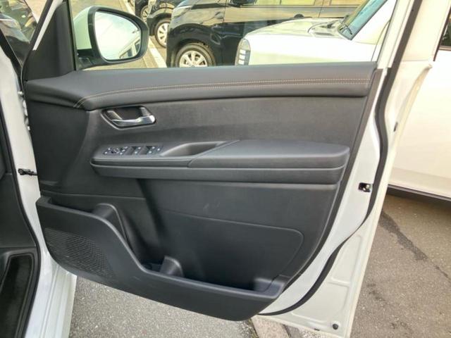 セレナ ｅパワーハイウェイスターＶ　保証書／純正　ＳＤナビ／インテリジェントルームミラー／エマージェンシーブレーキ／ハンズフリー両側電動スライドドア／アラウンドビューモニター／車線逸脱防止支援システム／プロパイロット　全周囲カメラ（22枚目）