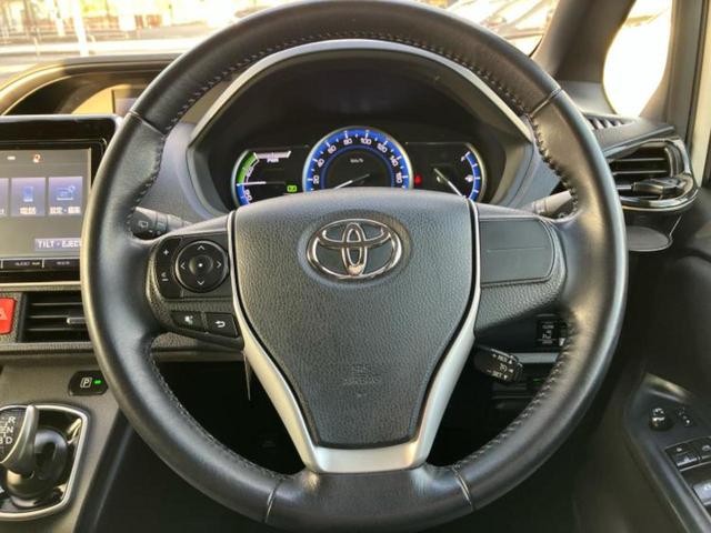 ヴォクシー ハイブリッドＶ　新品タイヤ／保証書／純正　９インチ　ＳＤナビ／フリップダウンモニター　純正　１１インチ／トヨタセーフティセンス／両側電動スライドドア／シートヒーター　前席／車線逸脱防止支援システム　バックカメラ（16枚目）