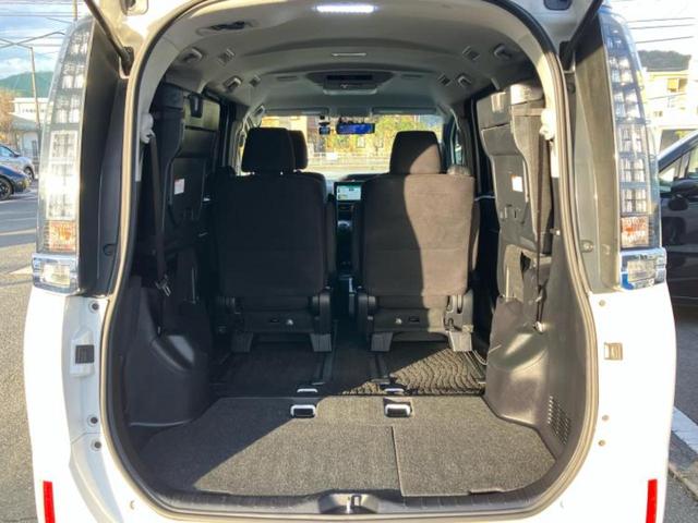 ヴォクシー ハイブリッドＶ　新品タイヤ／保証書／純正　９インチ　ＳＤナビ／フリップダウンモニター　純正　１１インチ／トヨタセーフティセンス／両側電動スライドドア／シートヒーター　前席／車線逸脱防止支援システム　バックカメラ（21枚目）