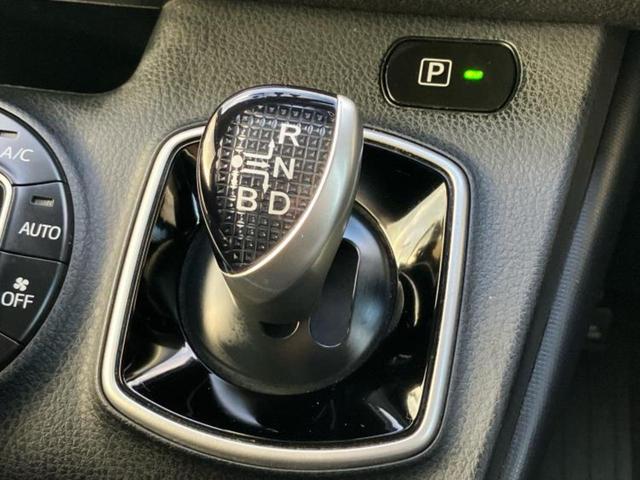 ヴォクシー ハイブリッドＶ　新品タイヤ／保証書／純正　９インチ　ＳＤナビ／フリップダウンモニター　純正　１１インチ／トヨタセーフティセンス／両側電動スライドドア／シートヒーター　前席／車線逸脱防止支援システム　バックカメラ（29枚目）