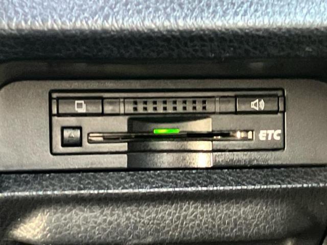 ヴォクシー ハイブリッドＶ　新品タイヤ／保証書／純正　９インチ　ＳＤナビ／フリップダウンモニター　純正　１１インチ／トヨタセーフティセンス／両側電動スライドドア／シートヒーター　前席／車線逸脱防止支援システム　バックカメラ（30枚目）