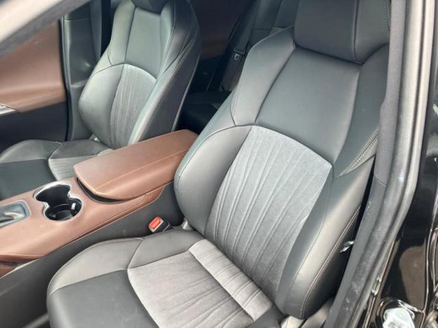 ハリアー Ｇ　新品タイヤ／ディスプレイオーディオ８インチ／デジタルインナーミラー／トヨタセーフティセンス／車線逸脱防止支援システム／シート　ハーフレザー／電動バックドア／ヘッドランプ　ＬＥＤ　衝突被害軽減システム（6枚目）