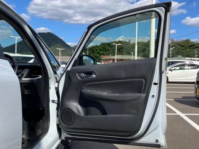 フィット eHEVホーム 新品タイヤ/保証書/純正 9インチ メモリーナビ/ホンダセンシング/車線逸脱防止支援システム/ドライブレコーダー 前後/ヘッドランプ LED/USBジャック/Bluetooth接続/ETC DVD再生(21枚目)