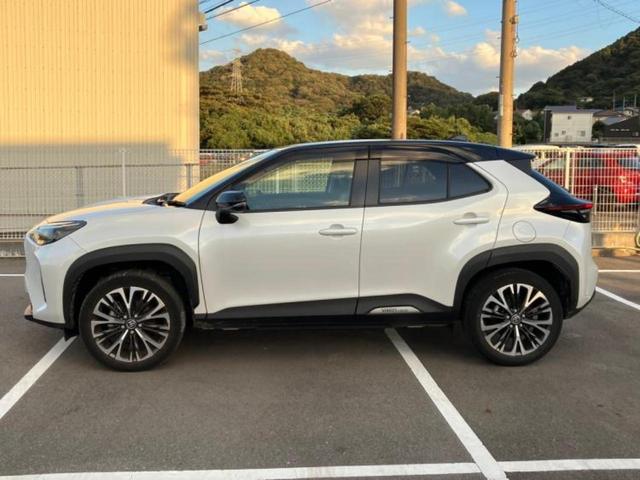 ヤリスクロス ハイブリッドZ 新品タイヤ/保証書/ディスプレイオーディオ8インチ/トヨタセーフティセンス/シートヒーター 前席/パノラミックビューモニター/車線逸脱防止支援システム/電動バックドア/ドライブレコーダー 社外 TV(2枚目)