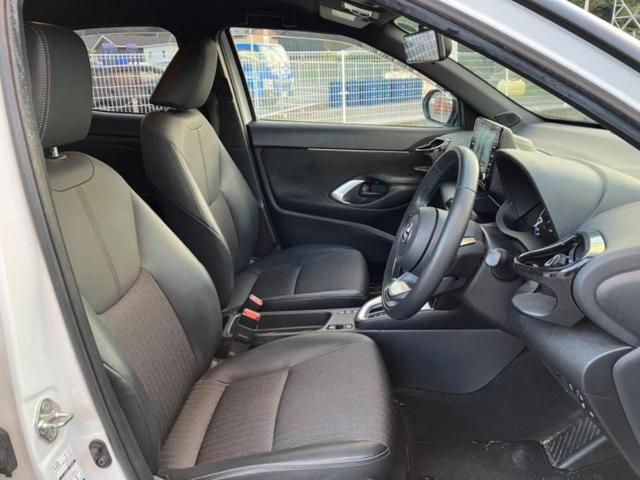 ヤリスクロス ハイブリッドZ 新品タイヤ/保証書/ディスプレイオーディオ8インチ/トヨタセーフティセンス/シートヒーター 前席/パノラミックビューモニター/車線逸脱防止支援システム/電動バックドア/ドライブレコーダー 社外 TV(5枚目)