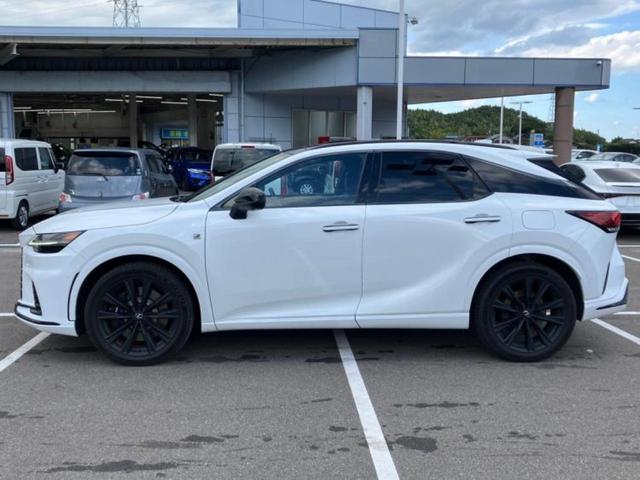 RX 4WD RX500h Fスポーツパフォーマンス サンルーフ/保証書/純正 SDナビ/デジタルインナーミラー/衝突安全装置/シートヒーター/全方位モニター/車線逸脱防止支援システム/シート 合皮/パーキングアシスト 自動操舵/電動バックドア 4WD(2枚目)