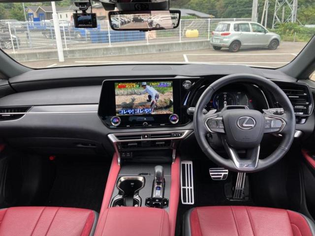 RX 4WD RX500h Fスポーツパフォーマンス サンルーフ/保証書/純正 SDナビ/デジタルインナーミラー/衝突安全装置/シートヒーター/全方位モニター/車線逸脱防止支援システム/シート 合皮/パーキングアシスト 自動操舵/電動バックドア 4WD(4枚目)