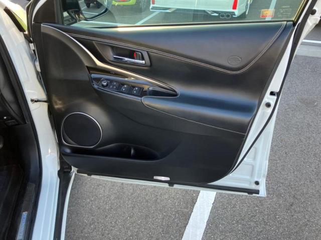 ハリアー プレミアム パノラマルーフ/TRDエアロ/保証書/純正 9インチ SDナビ/衝突安全装置/車線逸脱防止支援システム/シート ハーフレザー/電動バックドア/ヘッドランプ LED/Bluetooth接続/ETC(8枚目)