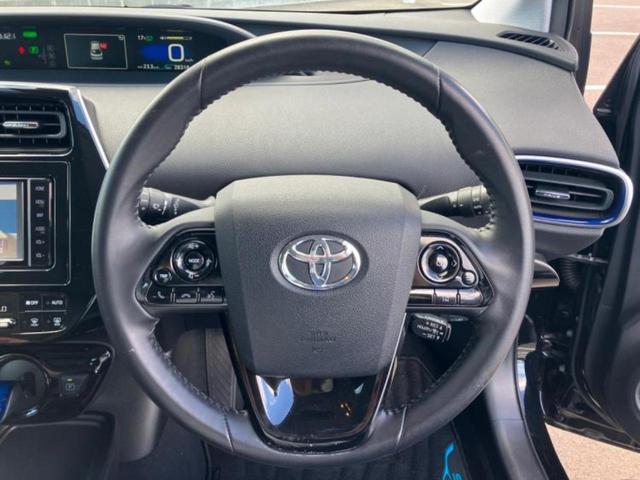 プリウス Sツーリングセレクション 純正 SDナビ/トヨタセーフティセンス/シートヒーター 前席/車線逸脱防止支援システム/シート 合皮/USBジャック/Bluetooth接続/ETC/バックモニター/DVD/エアバッグ サイド(9枚目)