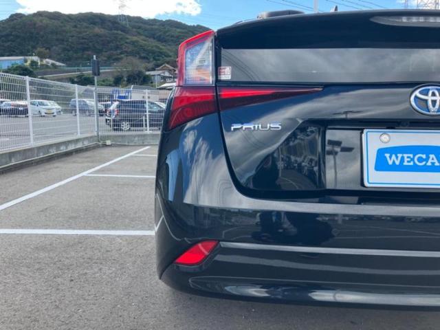 プリウス Sツーリングセレクション 純正 SDナビ/トヨタセーフティセンス/シートヒーター 前席/車線逸脱防止支援システム/シート 合皮/USBジャック/Bluetooth接続/ETC/バックモニター/DVD/エアバッグ サイド(42枚目)