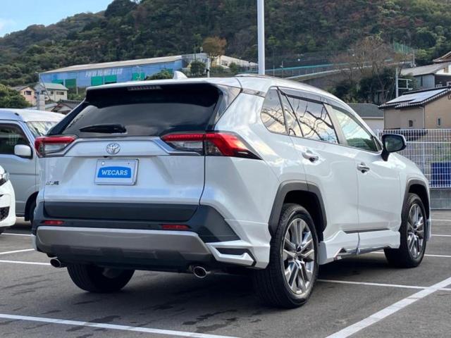RAV4 4WD G Zパッケージ サンルーフ/純正エアロ/保証書/ディスプレイオーディオ+ナビ11インチ/デジタルインナーミラー/トヨタセーフティセンス/シートヒーター 前席/パノラミックビューモニター 衝突被害軽減システム 4WD(3枚目)