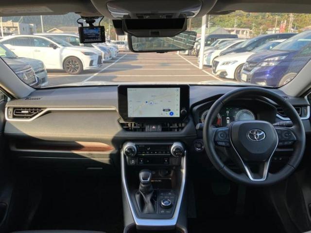 RAV4 4WD G Zパッケージ サンルーフ/純正エアロ/保証書/ディスプレイオーディオ+ナビ11インチ/デジタルインナーミラー/トヨタセーフティセンス/シートヒーター 前席/パノラミックビューモニター 衝突被害軽減システム 4WD(4枚目)