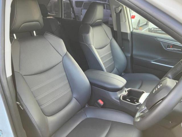 RAV4 4WD G Zパッケージ サンルーフ/純正エアロ/保証書/ディスプレイオーディオ+ナビ11インチ/デジタルインナーミラー/トヨタセーフティセンス/シートヒーター 前席/パノラミックビューモニター 衝突被害軽減システム 4WD(5枚目)