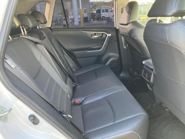 RAV4 4WD G Zパッケージ サンルーフ/純正エアロ/保証書/ディスプレイオーディオ+ナビ11インチ/デジタルインナーミラー/トヨタセーフティセンス/シートヒーター 前席/パノラミックビューモニター 衝突被害軽減システム 4WD(6枚目)