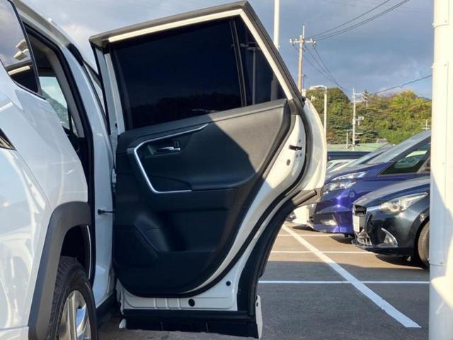 RAV4 4WD G Zパッケージ サンルーフ/純正エアロ/保証書/ディスプレイオーディオ+ナビ11インチ/デジタルインナーミラー/トヨタセーフティセンス/シートヒーター 前席/パノラミックビューモニター 衝突被害軽減システム 4WD(22枚目)