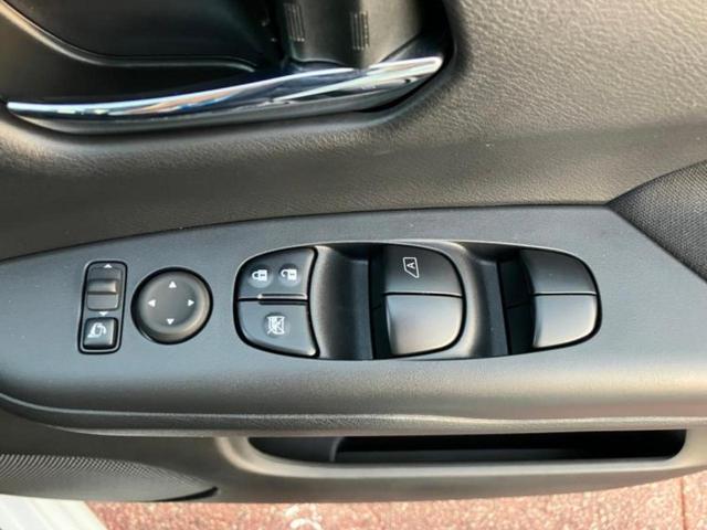 セレナ ｅパワーハイウェイスターＶ　新品タイヤ／純正　１０インチ　メモリーナビ／エマージェンシーブレーキ／両側電動スライドドア／アラウンドビューモニター／車線逸脱防止支援システム／プロパイロット／ドライブレコーダー　前後　全周囲カメラ（13枚目）