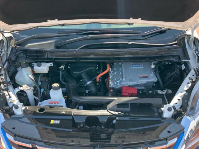 セレナ ｅパワーハイウェイスターＶ　新品タイヤ／純正　１０インチ　メモリーナビ／エマージェンシーブレーキ／両側電動スライドドア／アラウンドビューモニター／車線逸脱防止支援システム／プロパイロット／ドライブレコーダー　前後　全周囲カメラ（38枚目）