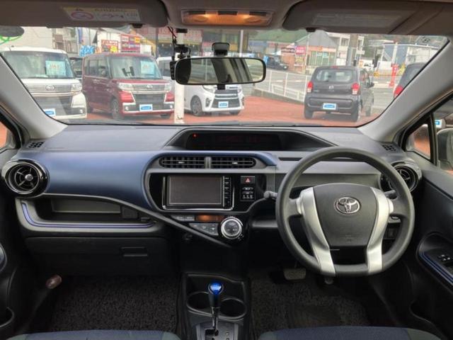 アクア S 新品タイヤ/純正 SDナビ/Bluetooth接続/ETC/EBD付ABS/横滑り防止装置/バックモニター/ワンセグTV/エアバッグ 運転席/エアバッグ 助手席/衝突安全ボディ/パワーウインドウ(4枚目)