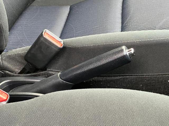 アクア S 新品タイヤ/純正 SDナビ/Bluetooth接続/ETC/EBD付ABS/横滑り防止装置/バックモニター/ワンセグTV/エアバッグ 運転席/エアバッグ 助手席/衝突安全ボディ/パワーウインドウ(27枚目)