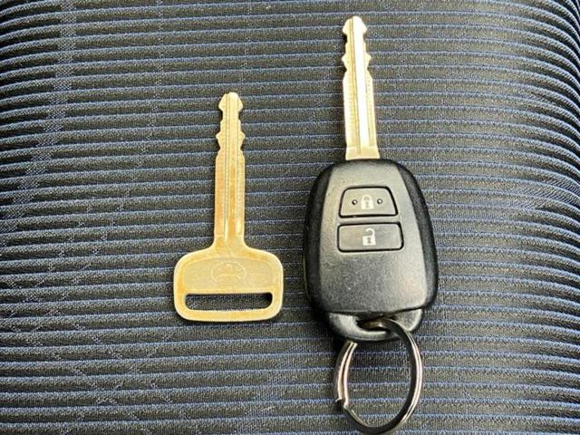 アクア S 新品タイヤ/純正 SDナビ/Bluetooth接続/ETC/EBD付ABS/横滑り防止装置/バックモニター/ワンセグTV/エアバッグ 運転席/エアバッグ 助手席/衝突安全ボディ/パワーウインドウ(31枚目)