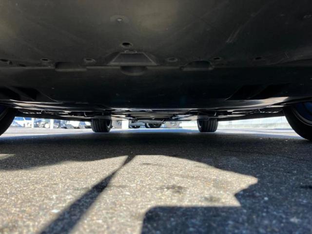 プリウス Ｓツーリングセレクションブラックエディション　新品タイヤ／保証書／純正　ＳＤナビ／衝突安全装置／シートヒーター／車線逸脱防止支援システム／シート　合皮／ヘッドランプ　ＬＥＤ／ＥＴＣ／ＥＢＤ付ＡＢＳ／横滑り防止装置／アイドリングストップ（40枚目）